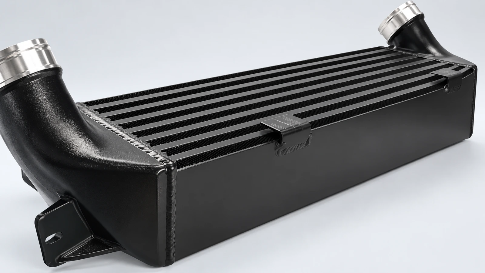 BMW 135i E82 / E88 & 335i / 335xi E90 / E91 / E92 / E93 EVO1 Intercooler: Angled detail · End tank and mounting tab