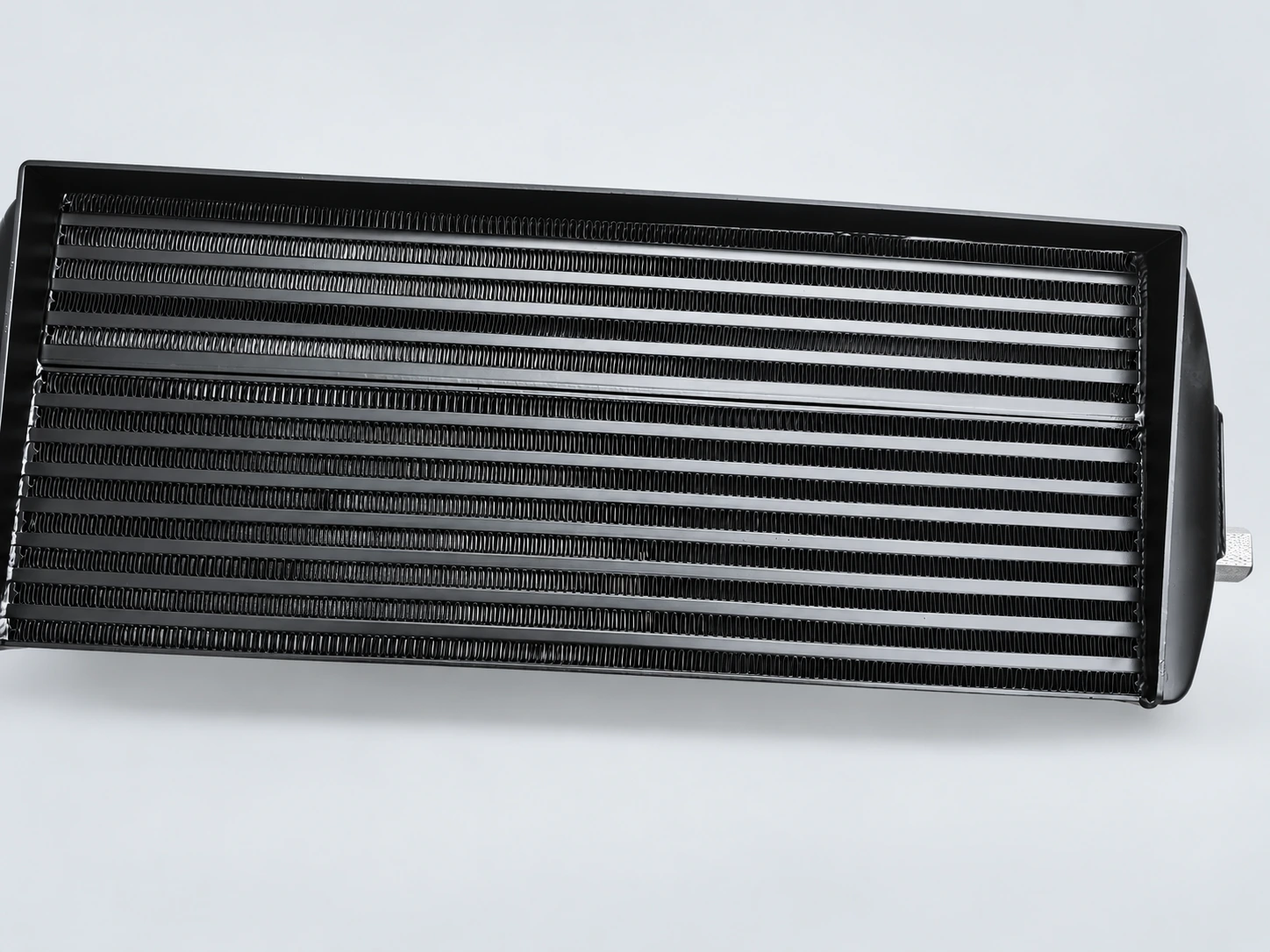 BMW G30 / G31 / G32 intercooler — core fin face detail