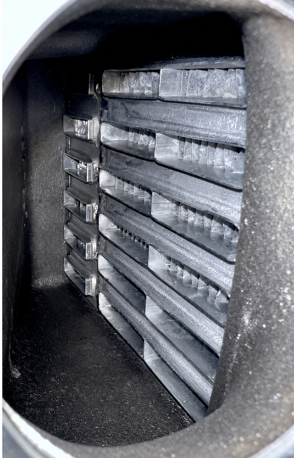 Reference photograph showing joined wide and narrow tube rows